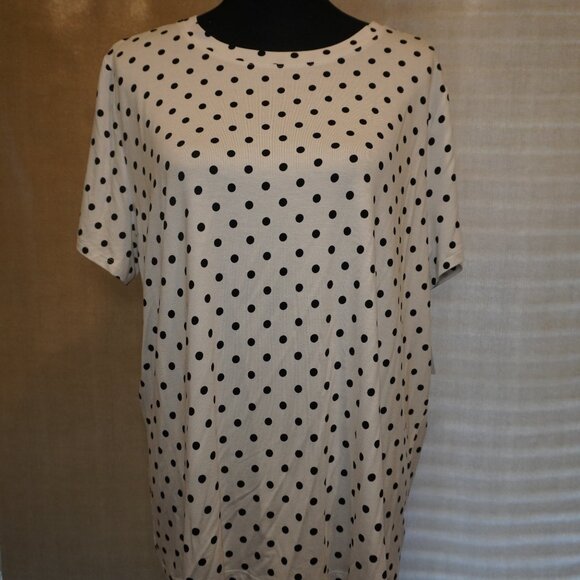 NWT- TORRID-White and Black Polka Dot Super Soft Tee Size 2 (18/20) - Picture 2 of 4